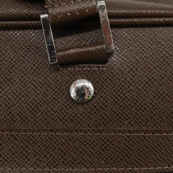 LOUIS VUITTON Taiga Igor Business Bag Grizzly - Picture 6 of 15